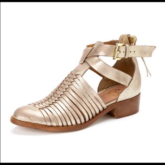 House Of Harlow 1960 Delaney Cutout Gold Bootie - Picture 2 of 10